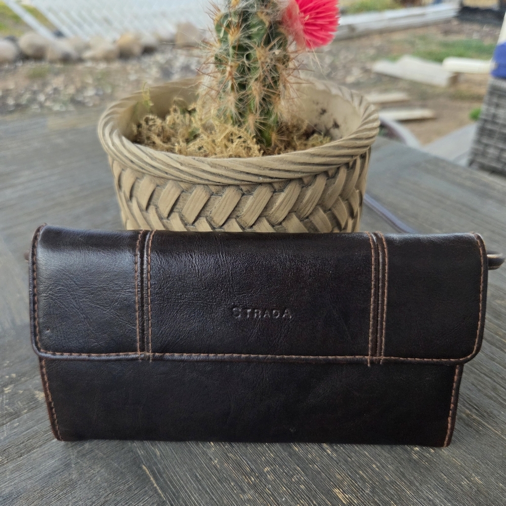 Strada Dark Brown Leather Convertible Crossbody Wallet EUC